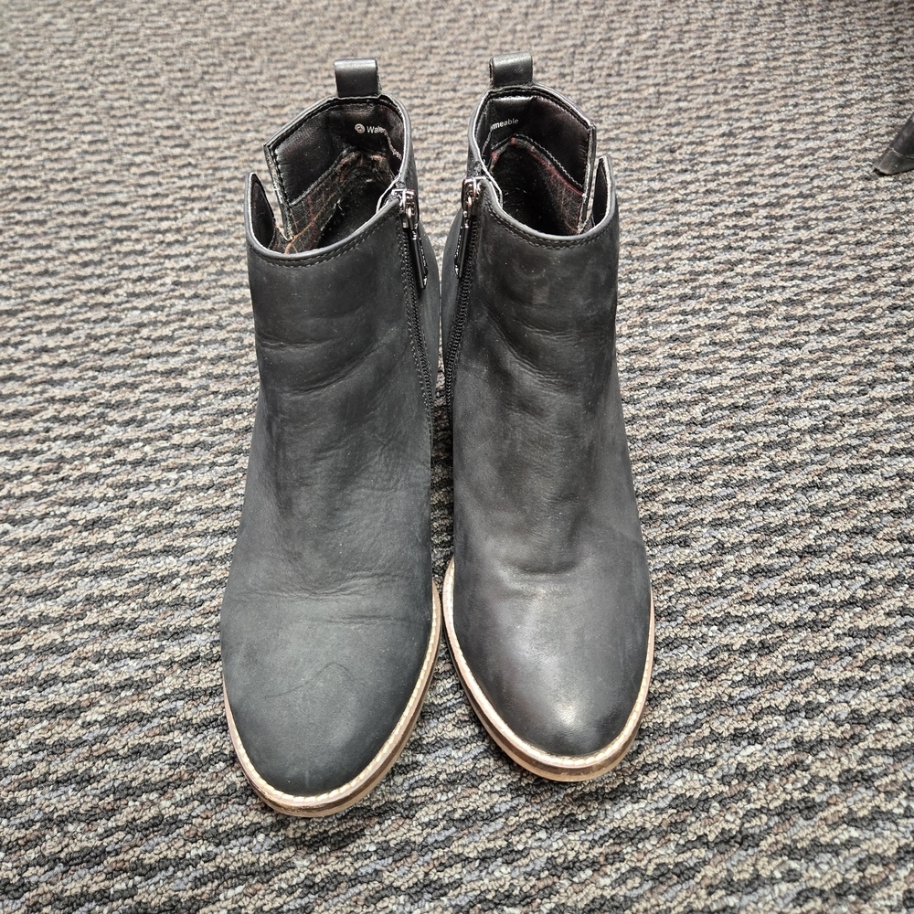 Blondo Norma Waterproof Booties Black Nubuck Leather Round Toe Notched Ankle